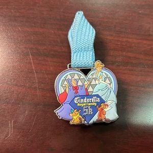 Disney Parks 2014 Cinderella Royal Family Pin